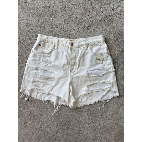 NWT Free People NWT Maggie Mid-Rise denim distressed short, size 28, $70 F26 - Picture 3 of 7